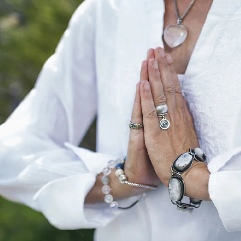 à propos de la boutique 123PierreDeLune spécialisée en bijoux naturels