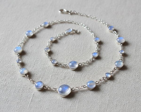 Collier en Pierre de Lune – élégance et intention