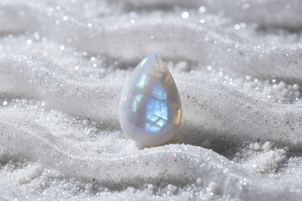 Pierre de Lune blanche naturelle et lumineuse