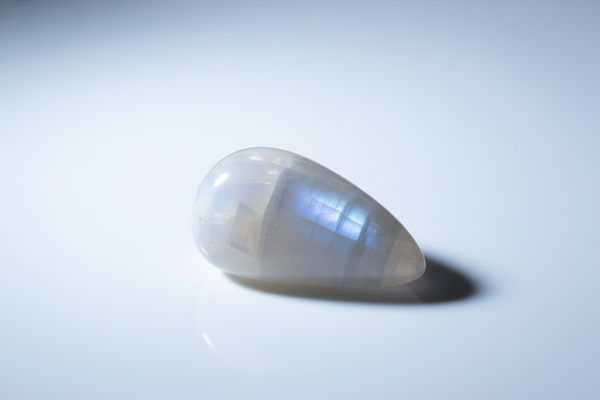 Pierre de Lune – signification spirituelle et intuition