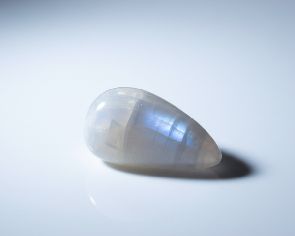 Pierre de Lune – signification spirituelle et intuition