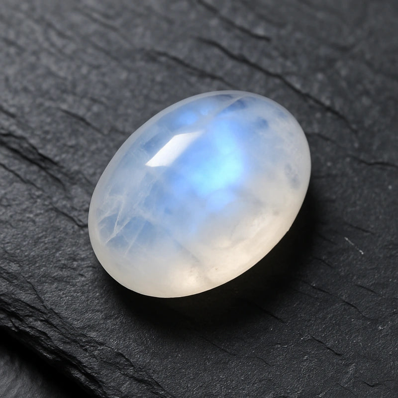 Histoire & éclat adulaire de la pierre de lune