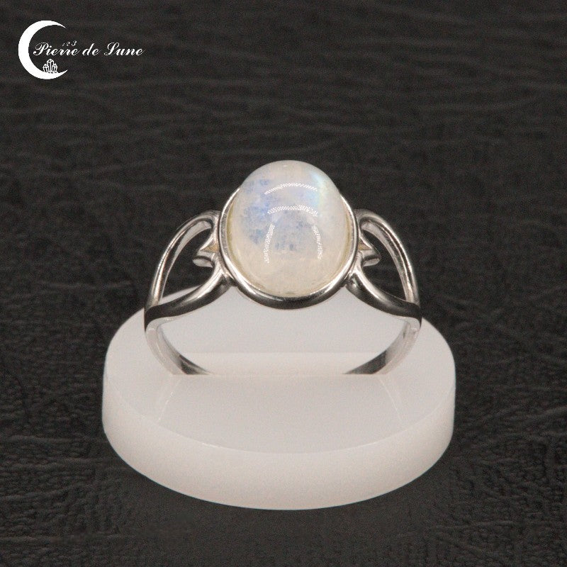 Bague femme (Thalia) raffinée en argent 925 rhodié, ovale cabochon 8x10mm.