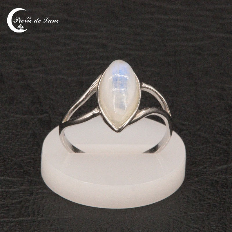 Bague femme (Nysa) élancée en argent 925 rhodié, Rainbow Moonstone 6x14mm.
