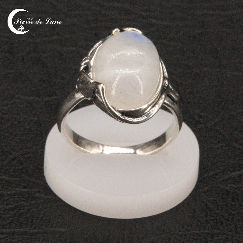 Bague femme (Kyrene) pierre de lune ovale sur monture classique en argent 925 véritable.