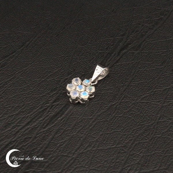 Pendentif (Marguerite) avec sept Pierres de Lune, bijou en argent rhodié