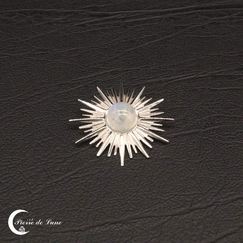 Détail de la finition rhodiée du pendentif Pierre de Lune (Solarius)