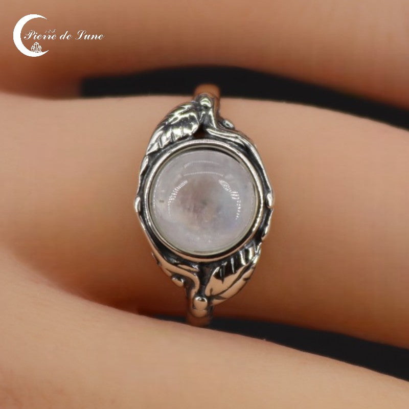 Bague Pierre de Lune (Egéa) ronde 8mm en argent rhodié 925 vue de dessus.