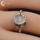 Bague Pierre de Lune (Helxine) ovale 6x8mm avec monture argent travaillée.