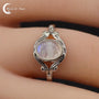 Bague Pierre de Lune (Helxine) ovale 6x8mm avec monture argent travaillée.