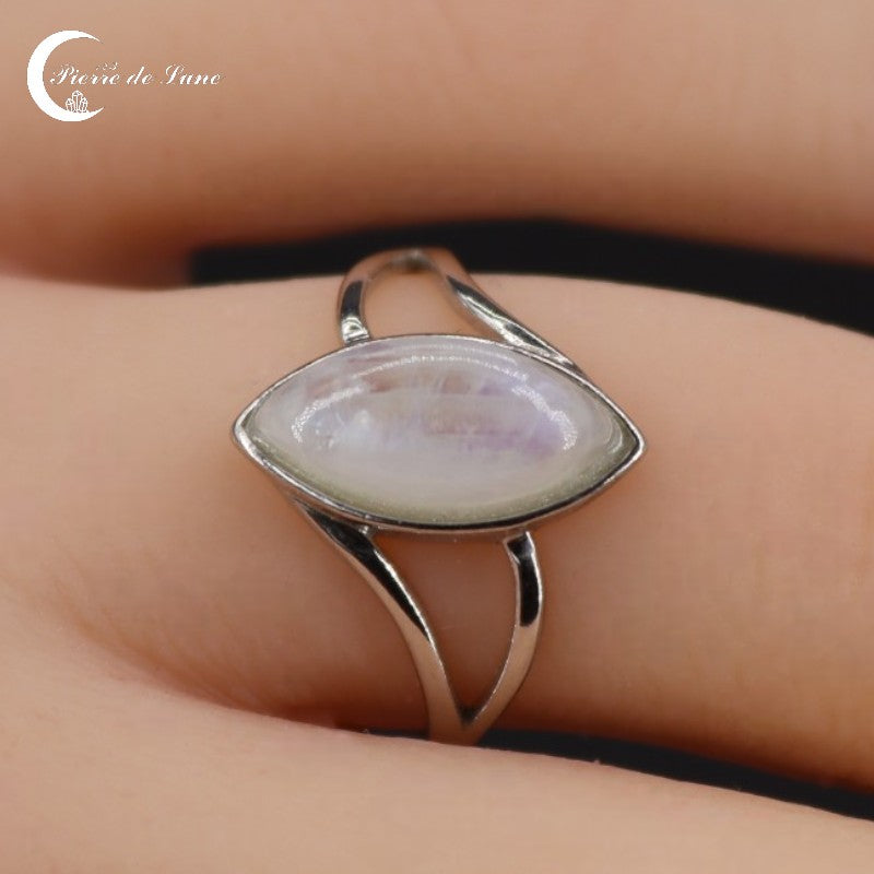 Bague Pierre de Lune (Nysa) marquise 6x14mm avec éclat arc-en-ciel.