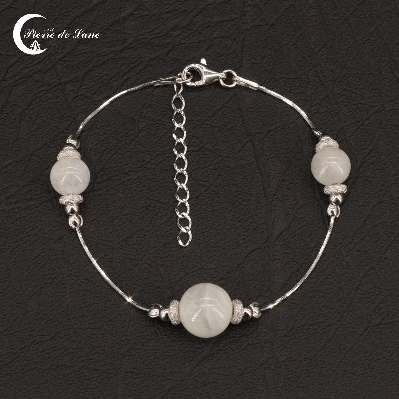 Bracelet femme (Acantha) ajustable en Pierre de Lune naturelle avec perles de 10 et 8 mm.