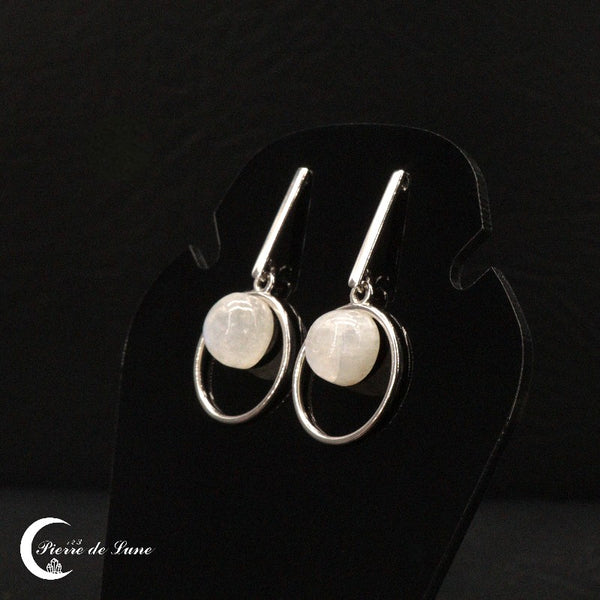 Détail de la monture en argent rhodié des Boucles d'oreilles (Luna)