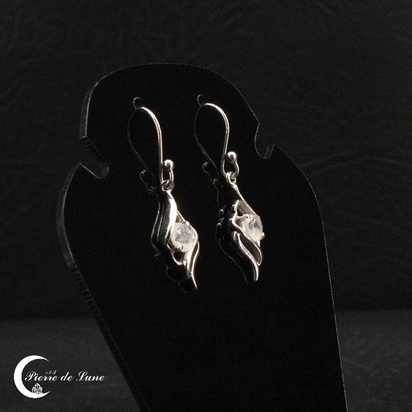 Paire de boucles d'oreilles (Odéone) avec petites pierres de lune rondes 5mm, attache crochet