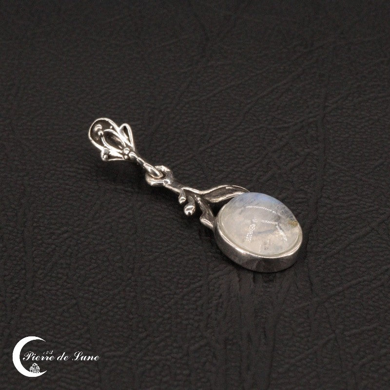 Bijou femme élégant : Pendentif en Pierre de Lune (Clymène) forme ovale, pierre naturelle sur argent.