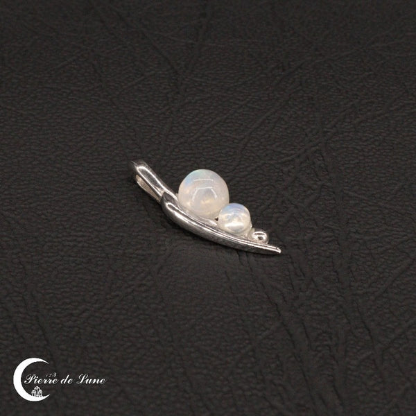 Bijou femme Pendentif (Flo) : deux pierres de lune naturelles de 4mm et 6mm sur argent 925.
