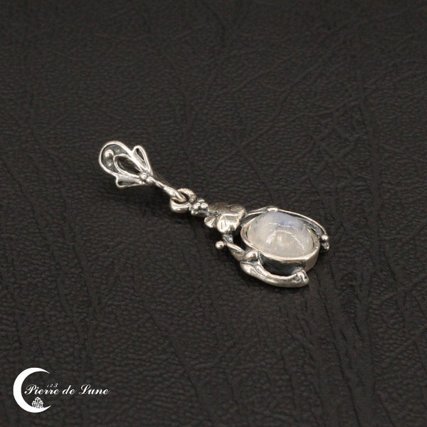 Bijou femme : Pendentif (Médéa) en pierre de lune naturelle ovale 6x8mm, monté sur argent sterling.