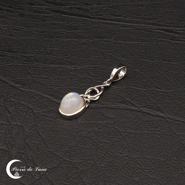 Pendentif femme (Hypatie) avec Pierre de Lune blanche et monture en argent fin