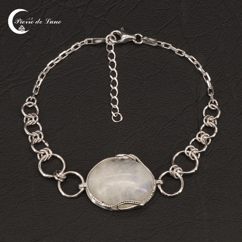 Bracelet femme audacieux (Séléné) ajustable, pièce maîtresse avec pierre de lune ovale majeure.