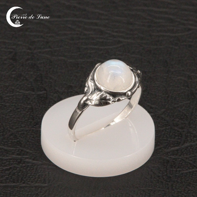 Détail de la monture hypoallergénique en argent 925 de la Bague (Egéa).