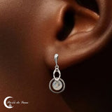 Gros plan sur la finition polie de la pierre des Boucles d'oreilles (Althéas)