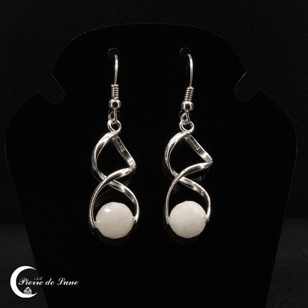 Vue détaillée des pierres de lune perles rondes des Boucles d'oreilles (Hélios)