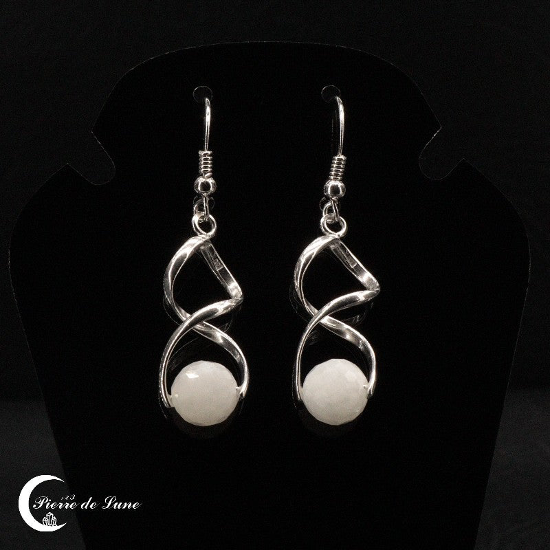 Vue détaillée des pierres de lune perles rondes des Boucles d'oreilles (Hélios)