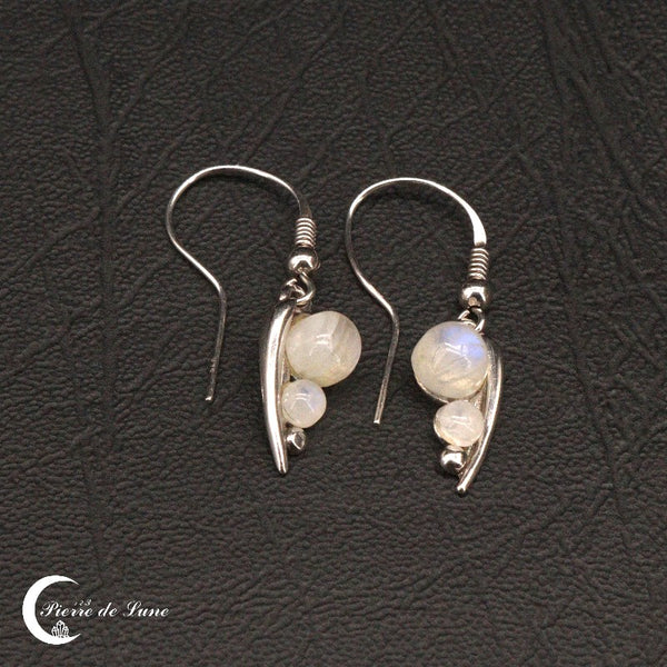 Boucles d'oreilles (Séléna) avec composition de pierres de lune naturelles rondes