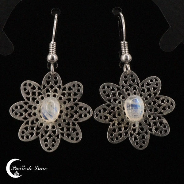 Paire de Boucles d'oreilles Pierre de Lune (Fleur) avec design floral et pierres ovales 5x7mm.