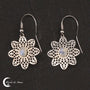 Paire de Boucles d'oreilles Pierre de Lune (Fleur) avec design floral et pierres ovales 5x7mm.