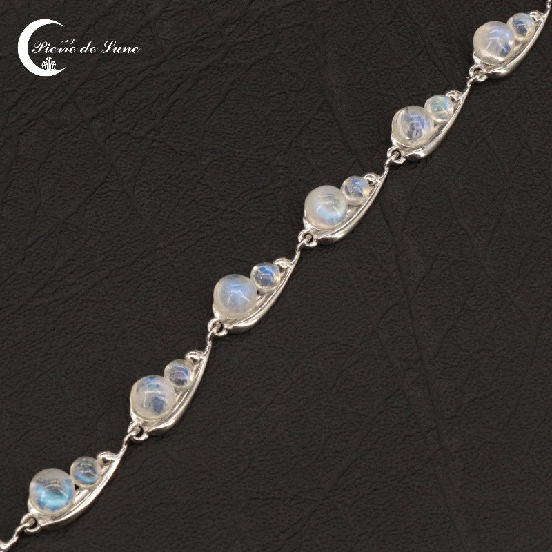 Élégant Bracelet (Eudora) hypoallergénique, 18 Pierres de Lune cabochon sur chaîne argent rhodié.