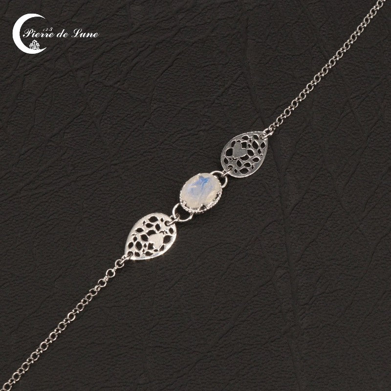 Élégant Bracelet (Ismène) ajustable hypoallergénique, pierre de lune ovale facettée.
