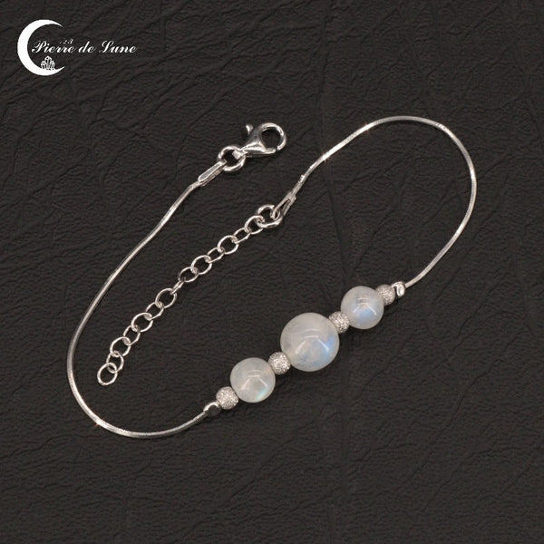 Détail de la chaîne fine et du fermoir du Bracelet Pierre de Lune (Anna) hypoallergénique.