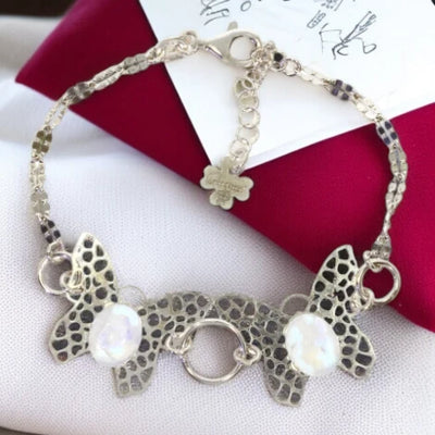 Bracelet cabochon ovale en pierre de lune, monture argent 925, reflets argentés et bleutés