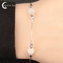 Bracelet Pierre de Lune (Hespéra) avec deux perles rondes sur chaîne fine en argent 925 rhodié.