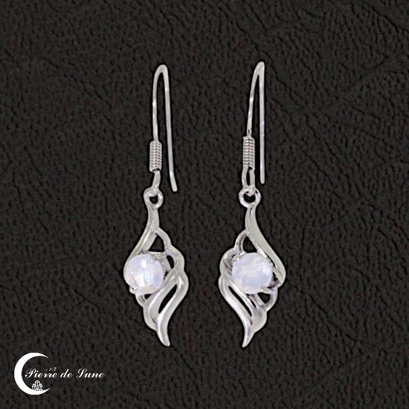 Bijou femme : Boucles d'oreilles (Odéone) avec petites pierres de lune facettées.
