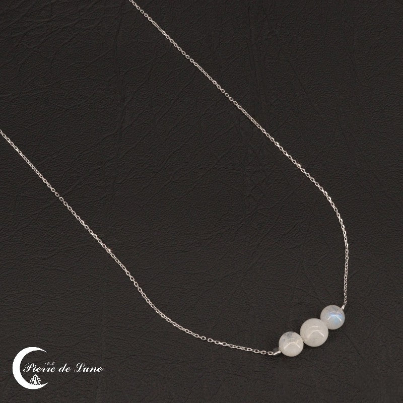 Collier Pierre de Lune (Aura) : simplicité élégante d'un bijou en pierre naturelle véritable.