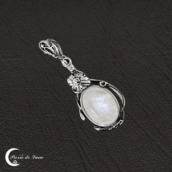 Bijou raffiné : Pendentif Pierre de Lune (Latude) pour femme
