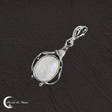 Reflets chatoyants sur la pierre du Pendentif Pierre de Lune (Melpomène)