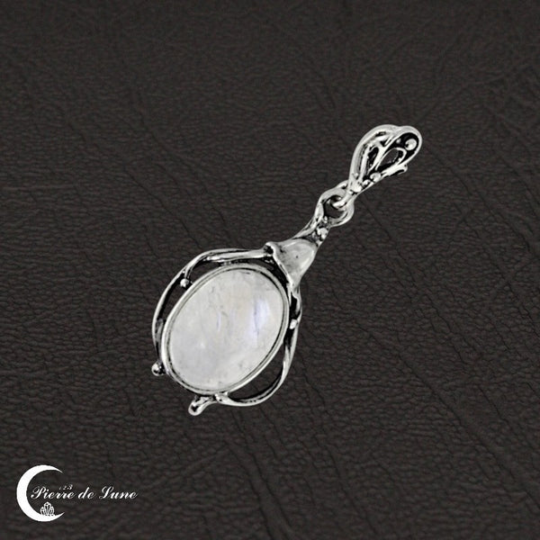 Reflets chatoyants sur la pierre du Pendentif Pierre de Lune (Melpomène)