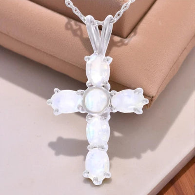 Pendentif croix de lune avec pierre de lune, symbole douceur et protection