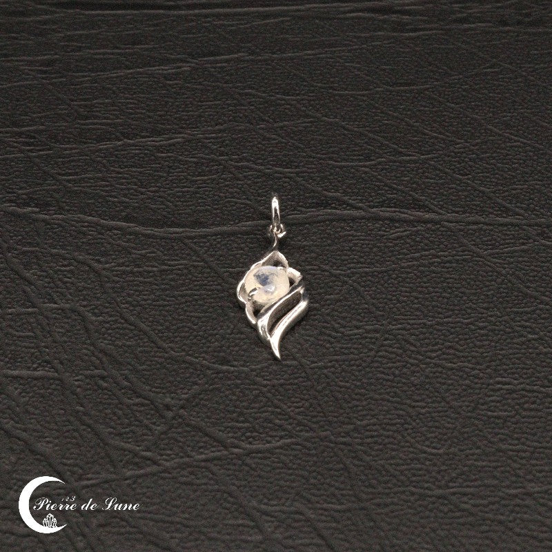 Pendentif (Cyclops) avec pierre de lune véritable, présenté de face