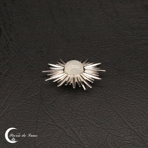 Reflets opalescents de la pierre du pendentif Pierre de Lune pour femme (Solarius)