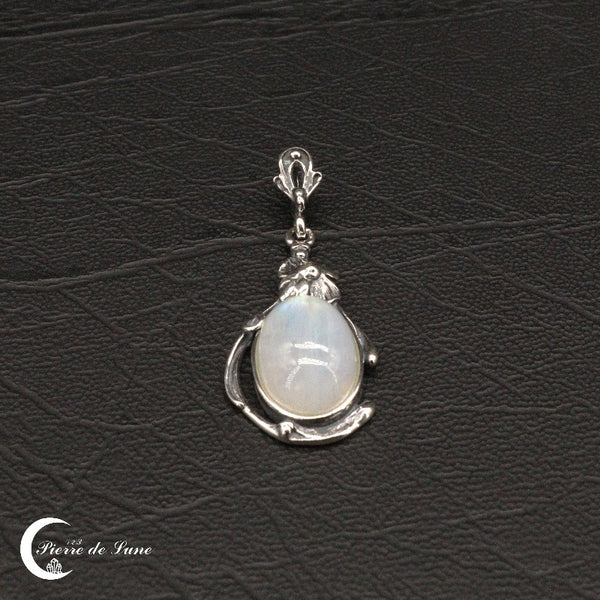 Pendentif (Latude) avec Pierre de Lune ovale polie - vue de face