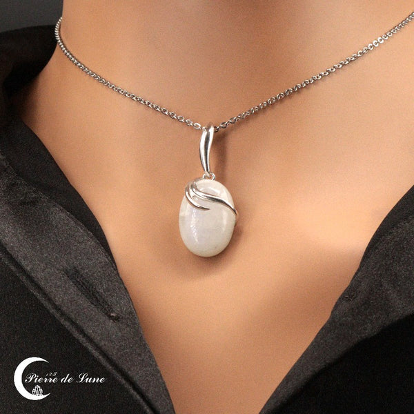 Pendentif Melpomène avec Pierre de Lune ovale naturelle