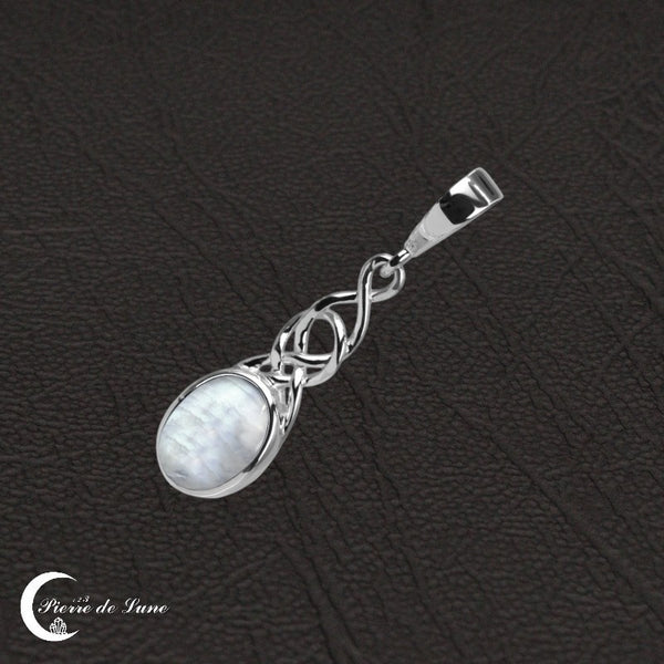 Détail de la monture en argent 925 du Pendentif Pierre de Lune (Hypatie).