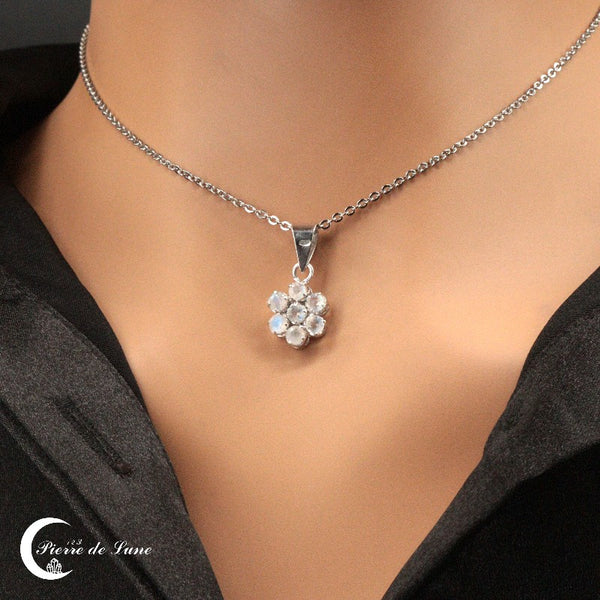  Pendentif Pierre de Lune (Marguerite) en argent 925 avec sept pierres facettées scintillantes