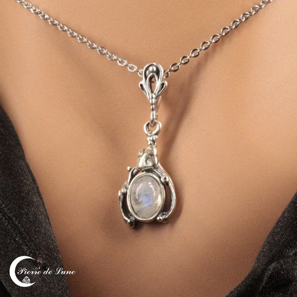 Pendentif Pierre de Lune (Médéa) avec pierre ovale 6x8mm et monture délicate en argent 925.
