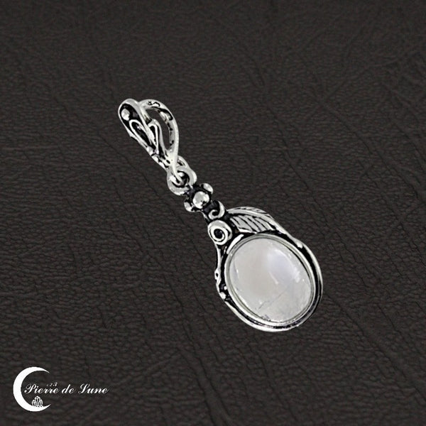 Bijou fin : Pendentif (Phoebe) en pierre de lune véritable, forme ovale classique.
