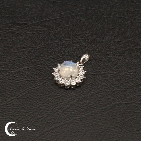 Pendentif Jasmine Pierre de Lune véritable, entourée de 14 Zircones
